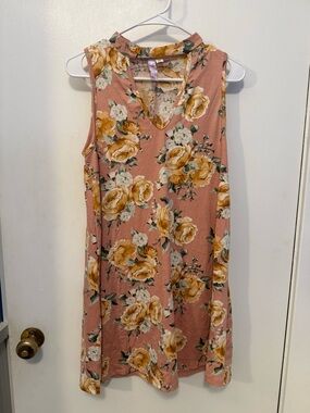 Alya Francesca’s Sleeveless Shift Dress Floral With Front Cutout Sz Medium NWOT